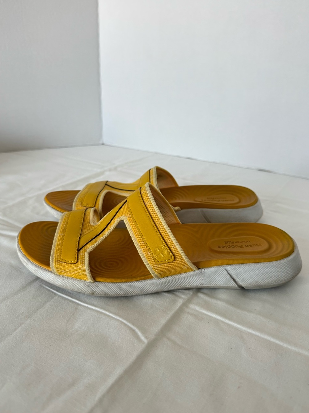 Hush Puppies Yellow Willa Knit slide sandals Size 7.5 Wide Large